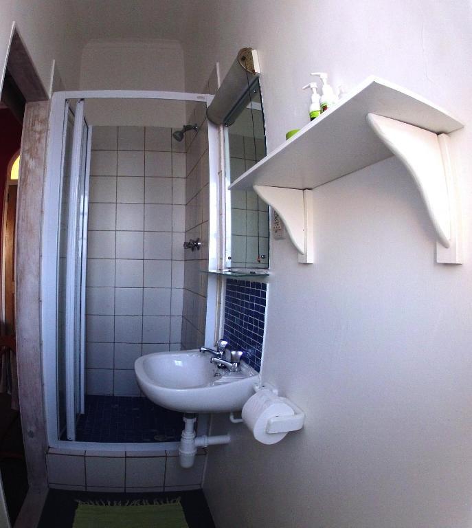 House On The Hill Hostel Кейптаун Стая снимка