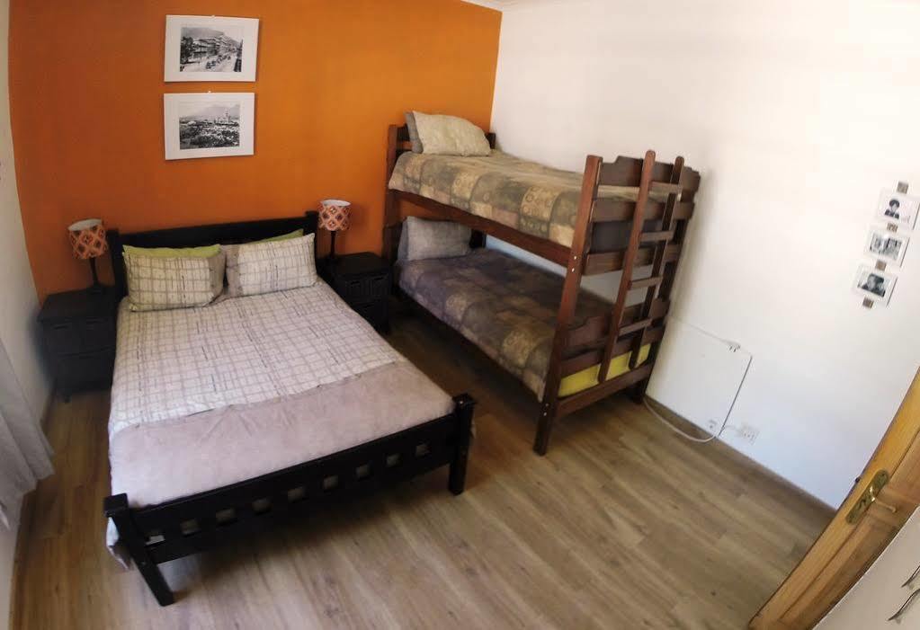 House On The Hill Hostel Кейптаун Екстериор снимка
